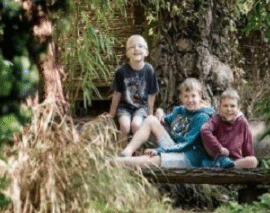 Photographing Children Outdoors | Fun, beautiful and characterful portraits of siblings