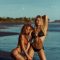 Joakim Karlsson – Julia and Chloe on the beach – Retouch using Capture One and Photoshop